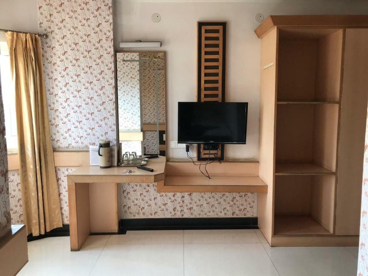 Bharati Lodge Хубли Екстериор снимка